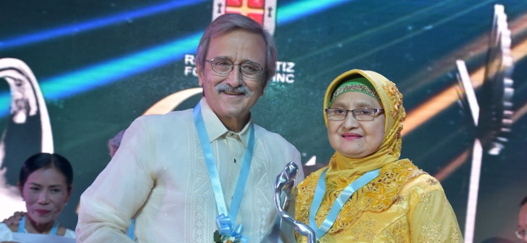 EXCEPTIONAL FILIPINOS. RAFI President Bobby Aboitiz congratulates Hadja Giobay Diocolano, executive director of Kadtabanga Foundation for Peace and Development Advocates, Inc. (KFPDAI), awardee organization at the 6th RAFI Triennial Awardee for the Eduardo Aboitiz Award for Outstanding Institution.