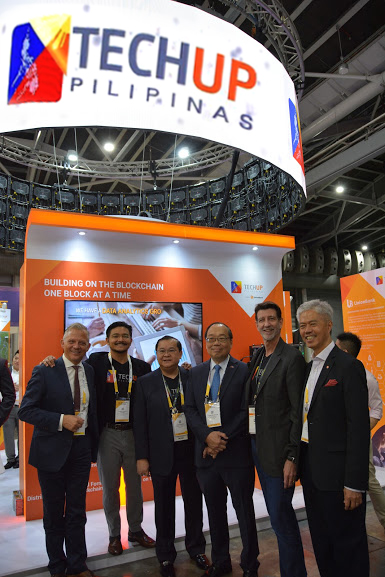 UnionBank Fintech Group head Arvie de Vera and President and CEO Bautista (second and third from left) and Chairman Justo Ortiz (second from right) welcome (from left) Matthias Kroner, founder of Fidor, the first digital bank in Europe; Philippine Ambassador to Singapore Joseph Del Mar Yap and Paul Gwee, Secretary General of the ASEAN Bankers Association.