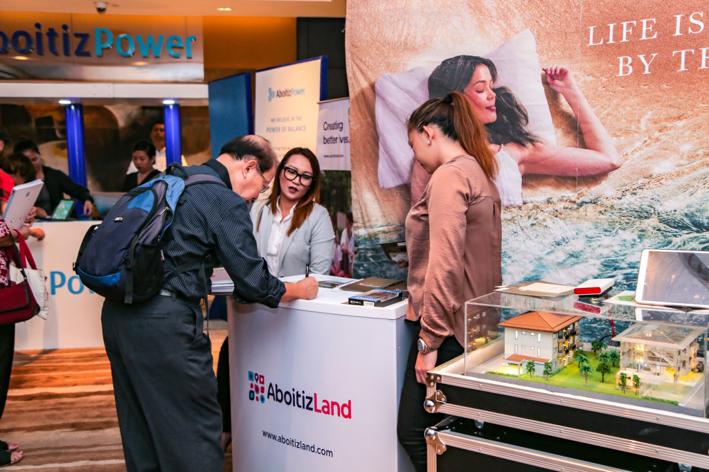 Guests and stockholders drop by AboitizLand's Seafront Residences booth, a featured exhibitor at the 2019 Annual Stockholders Meeting.