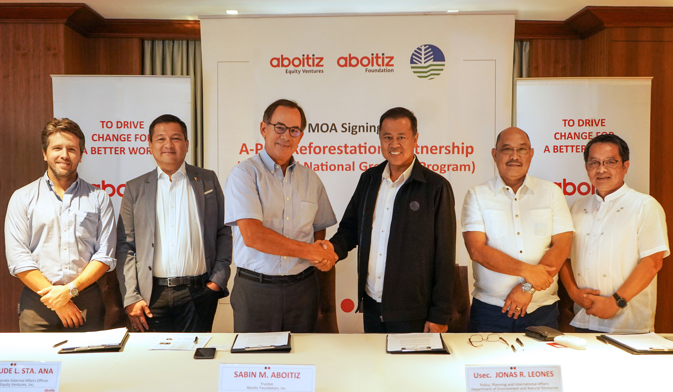 PARTNERSHIP RENEWED. THE DENR renewed its partnership with the Aboitiz Group which will promote ecological balance, including the Aboitiz Group’s planting of up to 9 million trees by 2020. The MOA signing was undertaken and witnessed by (from left) Carlos Aboitiz, Hedcor President and Chief Operating Officer (COO); David Jude Sta. Ana, Aboitiz Equity Ventures, Inc. (AEV) Chief Corporate External Affairs Officer; Sabin M. Aboitiz, AEV COO; Jonas R. Leones, DENR Undersecretary for Policy, Planning, and International Affairs; Ricardo Calderon, DENR Assistant Secretary; and Nonito Tamayo, DENR Director, Forest Management Bureau.